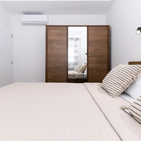 Apartman Plantak, Novo, Wi-fi, Terasa, Parking * Zára