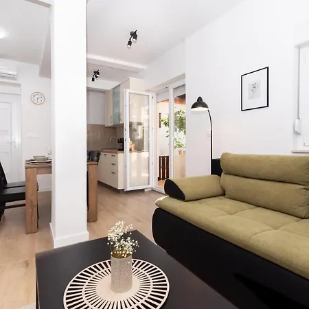 Apartman Apartman Plantak, Novo, Wi-fi, Terasa, Parking Zára