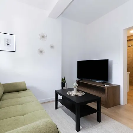 Appartement Apartman Plantak, Novo, Wi-fi, Terasa, Parking